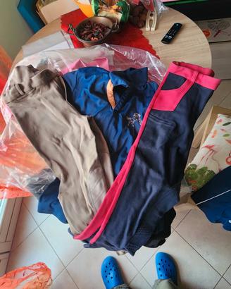 equitazione pantaloni e magliette