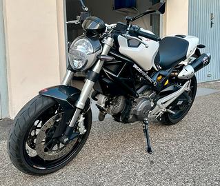 Ducati Monster 696 plus ABS