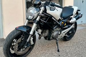 Ducati Monster 696 plus ABS