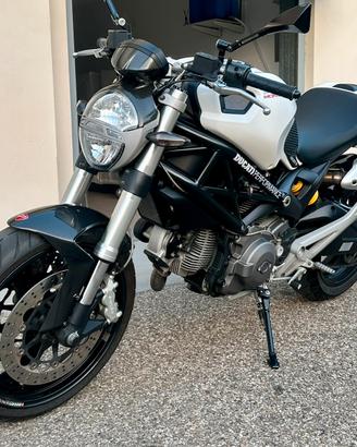 Ducati Monster 696 plus ABS