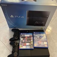 PlayStation 4 con 2 joeystick e vari giochi