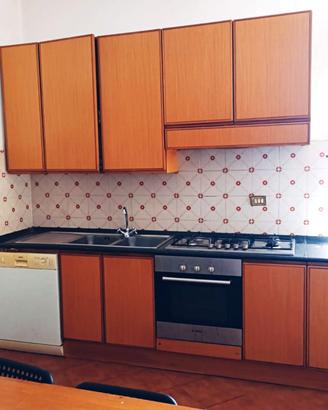 cucina usata in legno in buono stato 