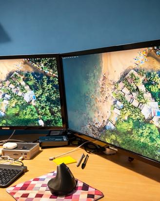 Postazione dual monitor 4K + supporto + scrivania