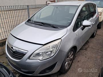 Opel Meriva B anno 2011 ricambi usati
