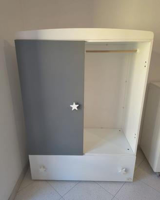 Cameretta Montessori e cassettiera