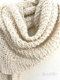 Sciarpa a maglia aperta in filato di lana ecru