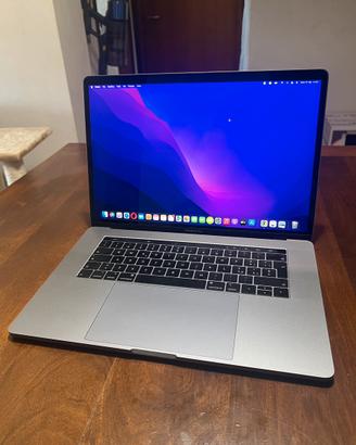 MacBook Pro 15” 2018 i7 16GB RAM 256GB