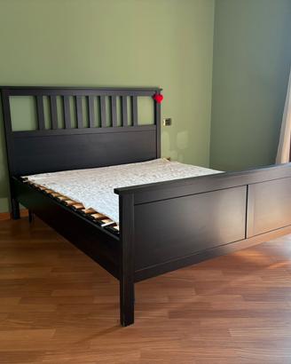 Letto matrimoniale con rete e comodini