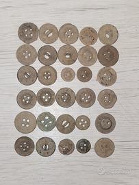 Lotto di 30 bottoni vintage alcuni WW1/WW2