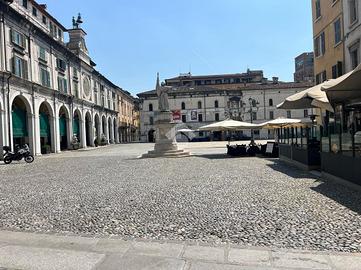 2 LOCALI A BRESCIA