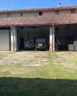 Rustico / Casale di 150 m² con più di 5 locali e b