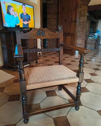 sedia antica vintage in legno e paglia