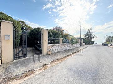 Villa con giardino a Pizzolungo