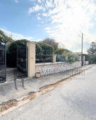 Villa con giardino a Pizzolungo