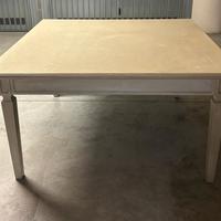 tavolo quadrato in legno