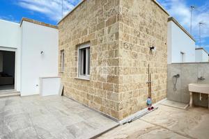 VILLA A SCHIERA A TAVIANO