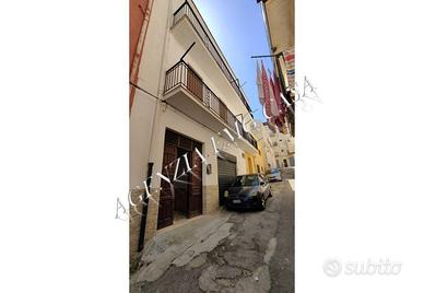 Casa indipendente di 345 m² con più di 5 locali e 