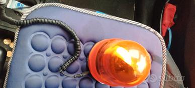 lampeggiante  magnetico 12 V. mai usato 