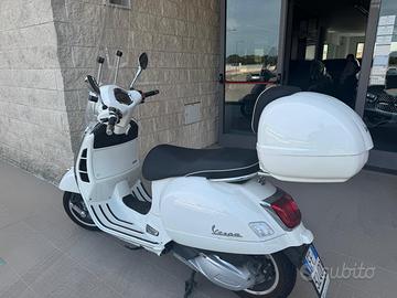 VESPA GTS 300 SUPER PIAGGIO Nuova 699 Km