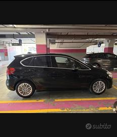 BMW 218d , versione Luxury 