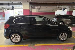 BMW 218d , versione Luxury 
