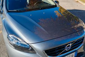 volvo V40 momentum