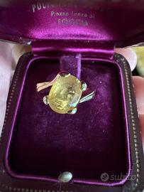 Anello in oro con zaffiro