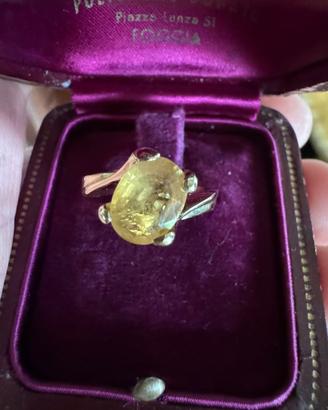 Anello in oro con zaffiro