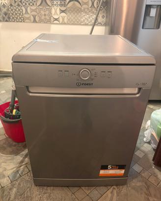 Lavastoviglie Indesit