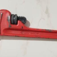 Stringi tubo da idraulico