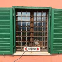 finestre con scuri in legno