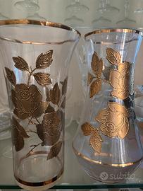 Vasi on vetro e disegno color oro