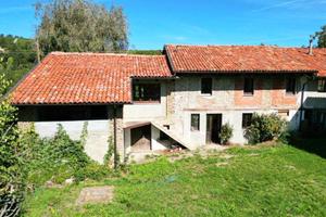 Rustico / Casale di 150 m² con più di 5 locali a B