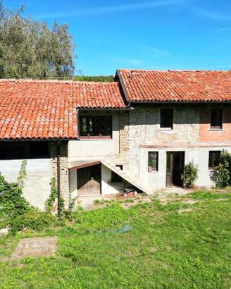 Rustico / Casale di 150 m² con più di 5 locali a B