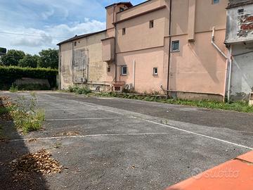 Sarzana centro 12 posti auto