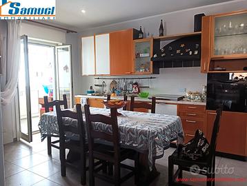 Riposto, appartamento di 100 mq con garage di 18mq