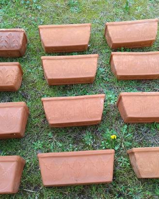 FIORIERE IN TERRACOTTA, DI VARIE MISURE 