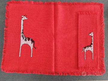 4 Tovagliette tavola rosse ricamate