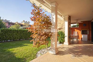 BILOCALE CON GIARDINO IN RESIDENCE CON PISCINA