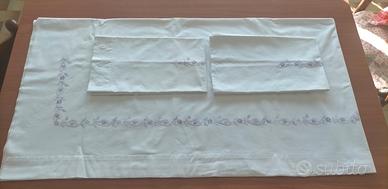 Lenzuolo matrimoniale+2 federe ricamo a mano lilla