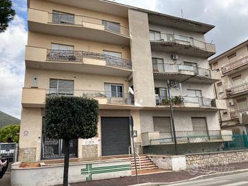Palazzo / Stabile di 457 m² con più di 5 locali a 