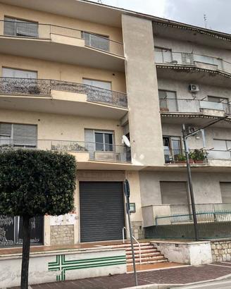 Palazzo / Stabile di 457 m² con più di 5 locali a 