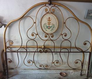 letto anni 70 in stile antico
