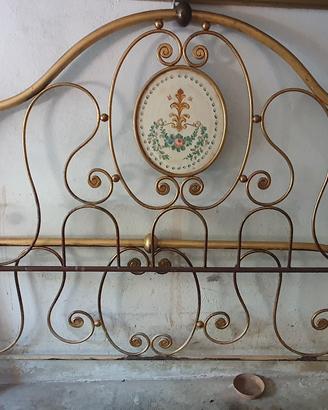 letto anni 70 in stile antico