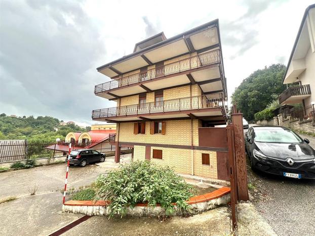 Frosinone: appartamento di 110 mq con balcone