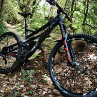  MTB full devinci -casco-protezioni-accessori