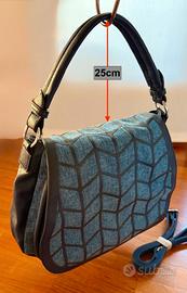 Borsa in pelle bluette con parti in tessuto Nuova