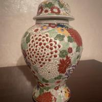 Vaso con coperchio decorazione floreale