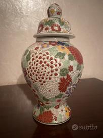 Vaso con coperchio decorazione floreale