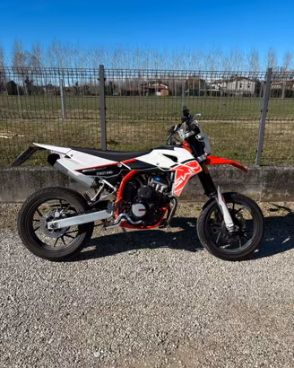 SWM SM 125 R ( 4 t ) 2023 - Motard